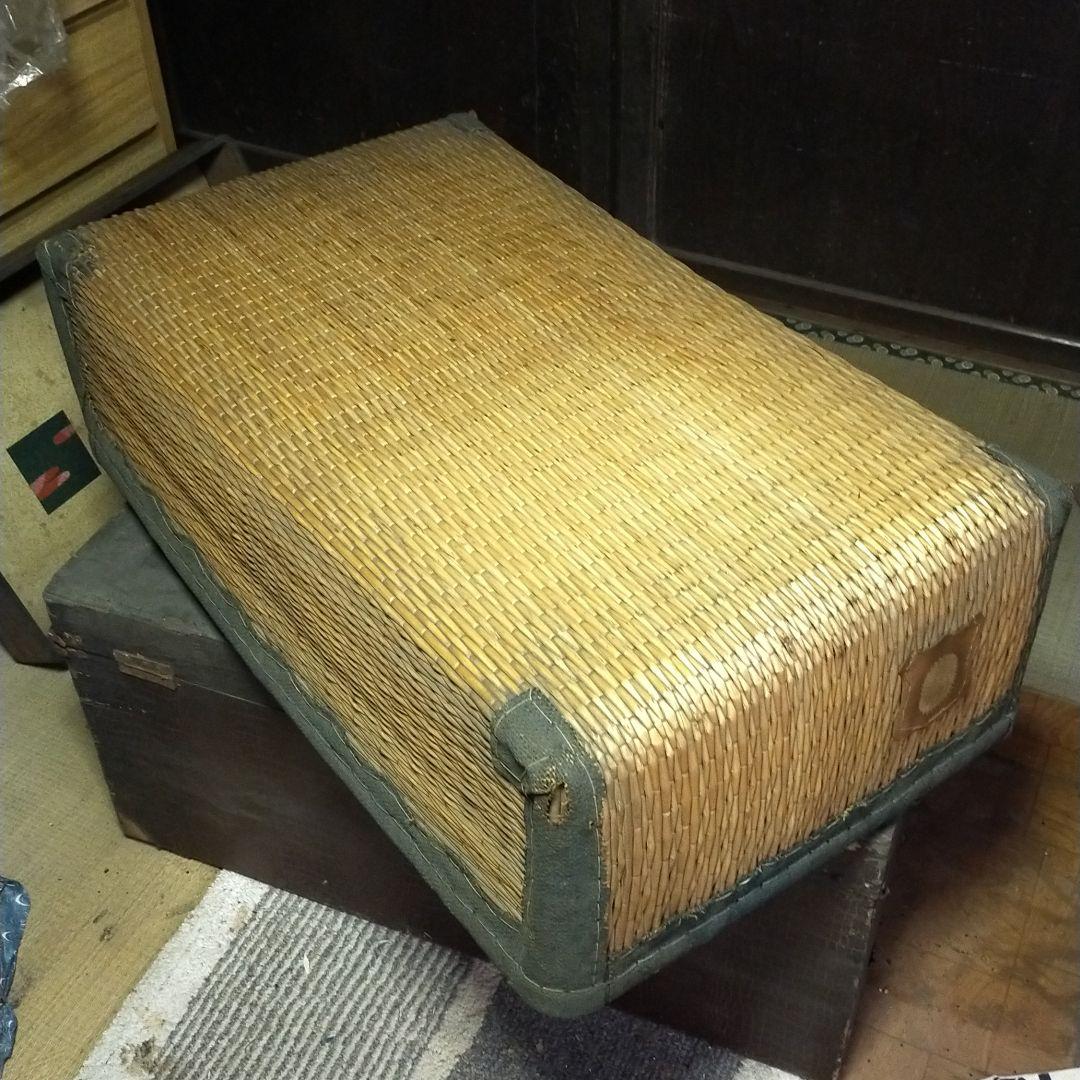 レトロ籠　アンティーク衣装箱　緑の縁　カゴ　こおり