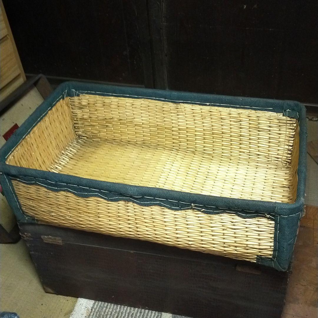 レトロ籠　アンティーク衣装箱　緑の縁　カゴ　こおり