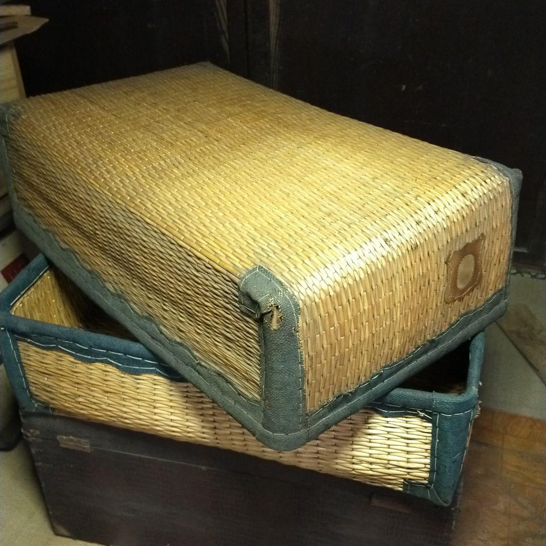 レトロ籠　アンティーク衣装箱　緑の縁　カゴ　こおり