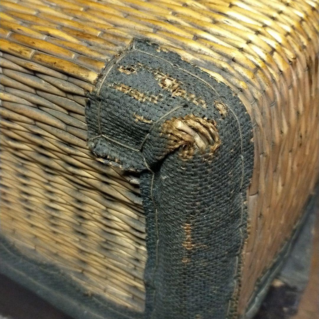 レトロ籠　アンティーク衣装箱　緑の縁　カゴ　こおり