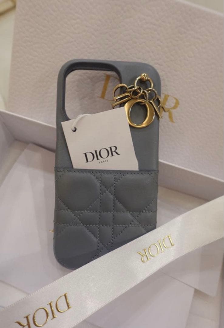 【希少】Lady Dior iPhone 16 Pro カナージュラムスキン