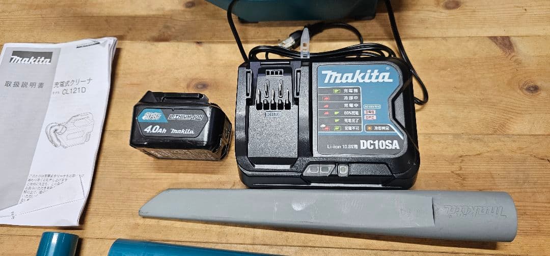 マキタ充電式クリーナー　CL121D
