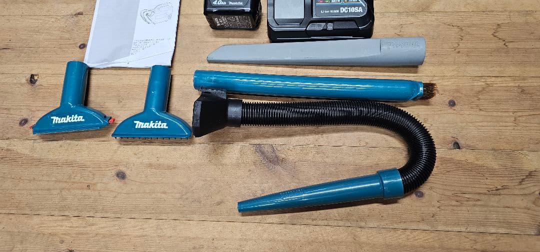 マキタ充電式クリーナー　CL121D