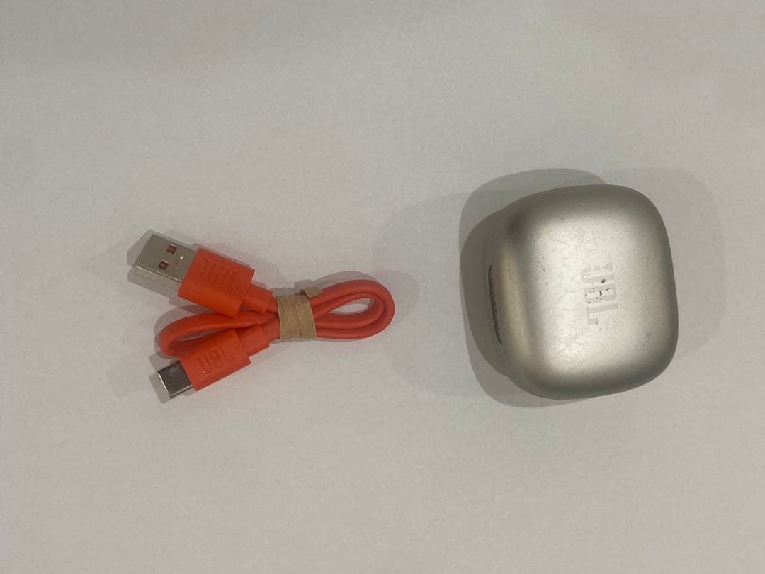 JBL ワイヤレスイヤホン 充電ケース付き