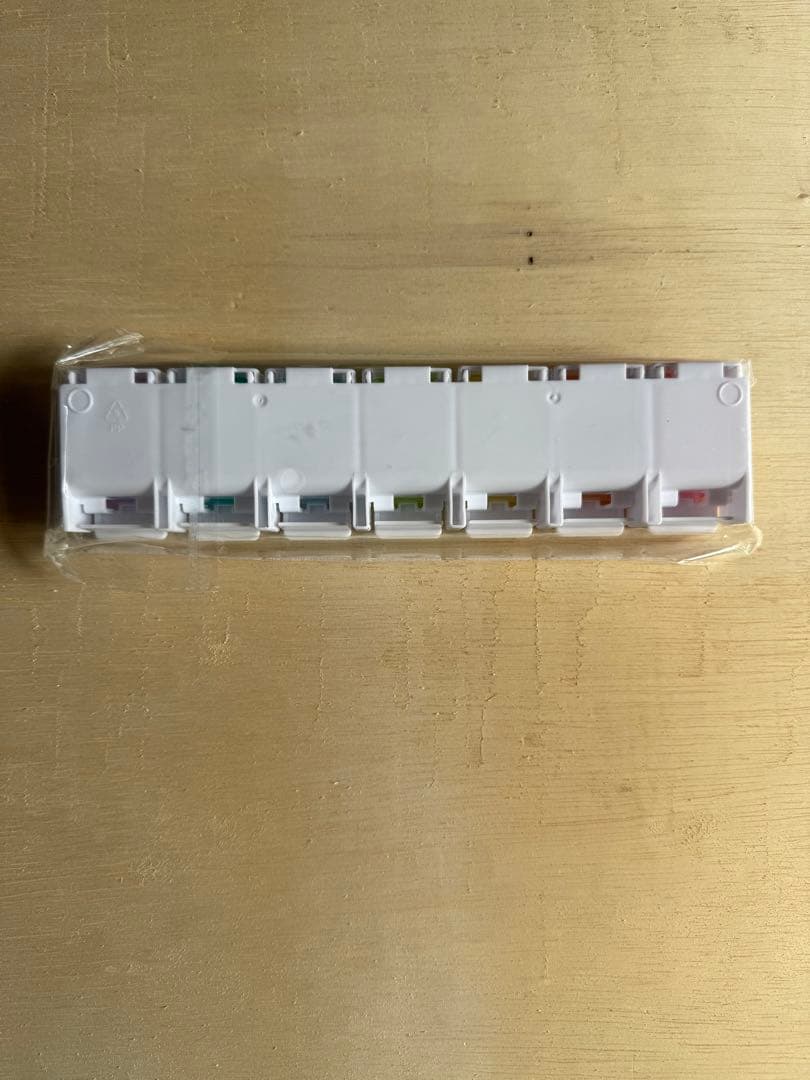 PLEASURES WELLNESS CASE プレジャーズ　多色 ピルケース