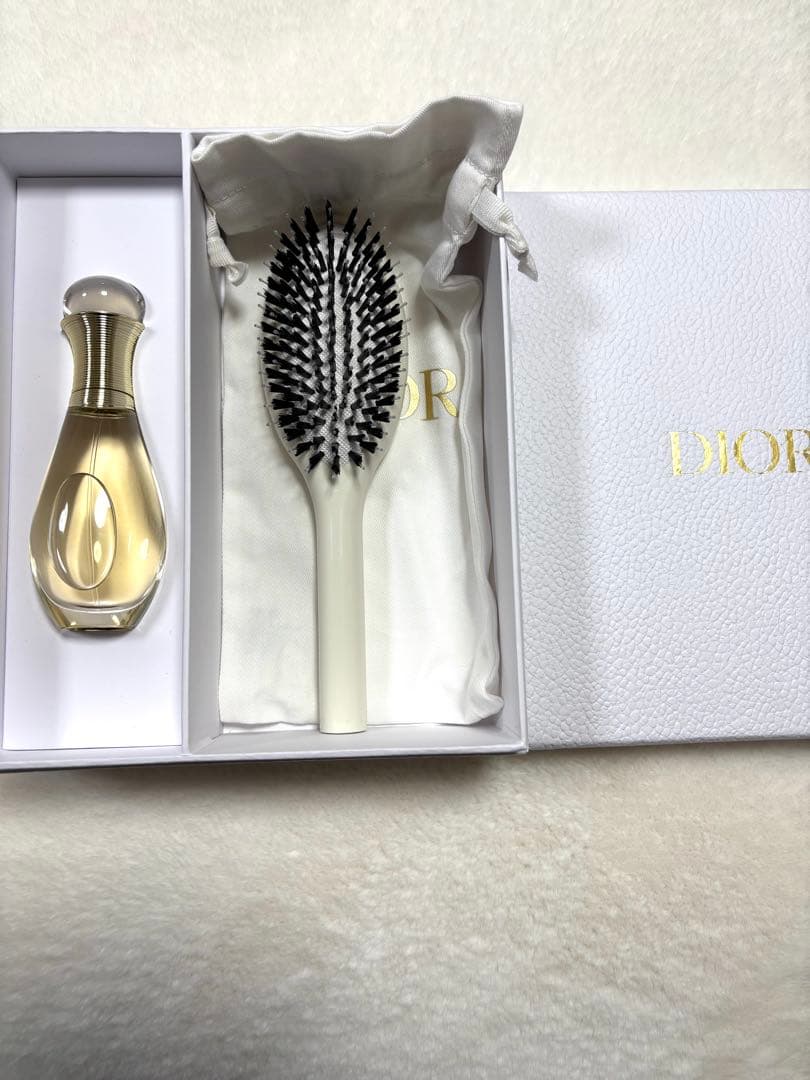 Dior プラチナ会員バースデーギフト ヘアミスト&ヘアブラシセット