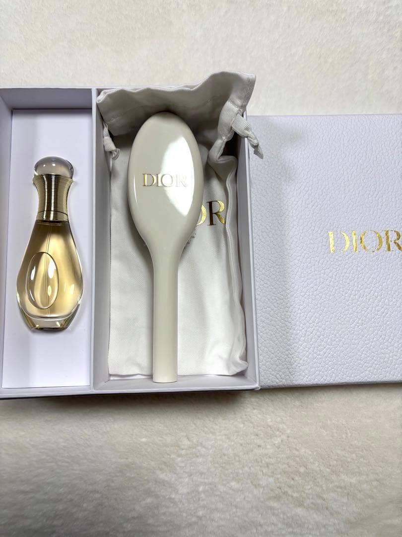Dior プラチナ会員バースデーギフト ヘアミスト&ヘアブラシセット