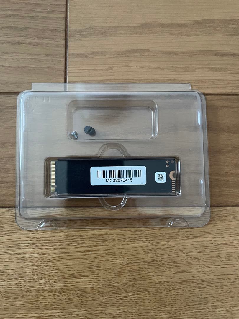 SSD 1TB NVMe M.2 2280 と UGREEN SSD外付けケース
