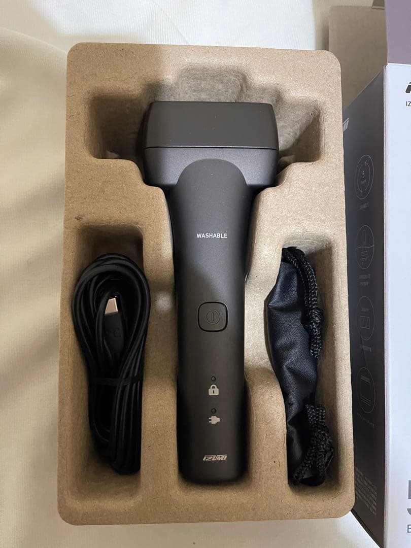 未使用　メンズシェーバー　IZUMI IZF-V855W-T 5枚刃
