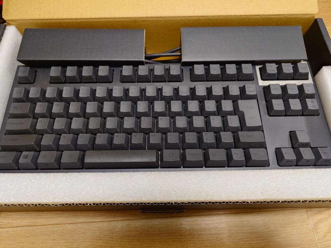 R2 TLA JP4 BK Realforce テンキーレス キーボード