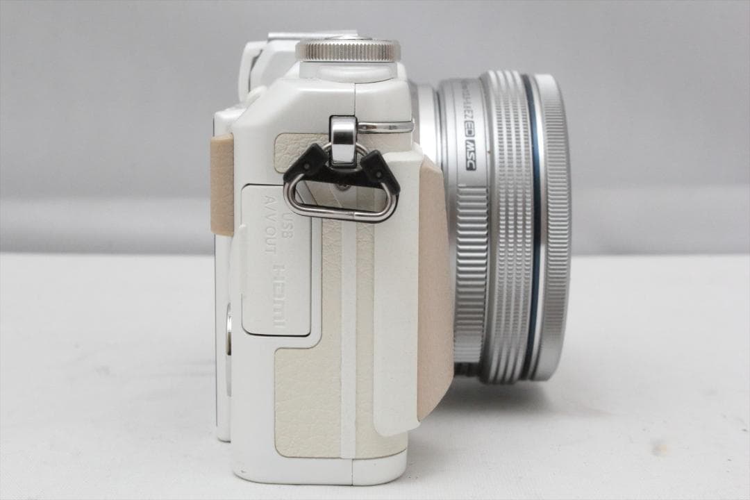 OLYMPUS PEN Lite E-PL7 ダブルズーム　ミラーレスカメラ