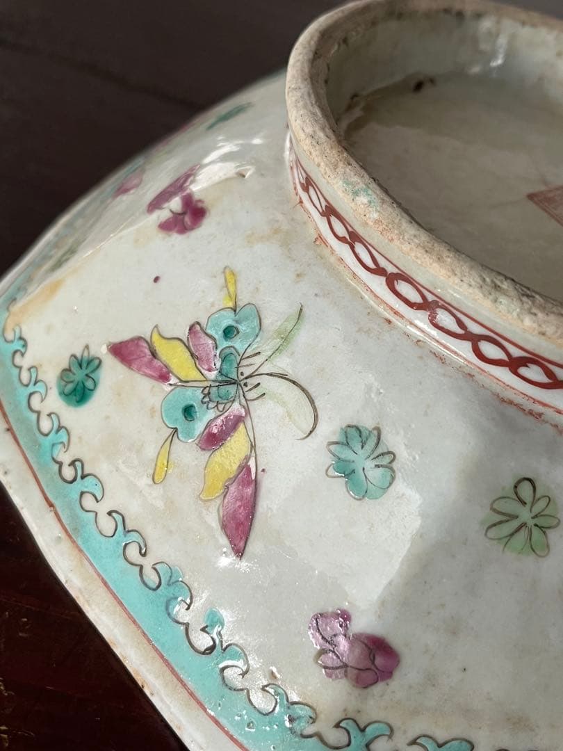 中国骨董　ターコイズブルー　花蝶文様　六角形　高台鉢足付鉢　五彩粉彩　変形菓子鉢