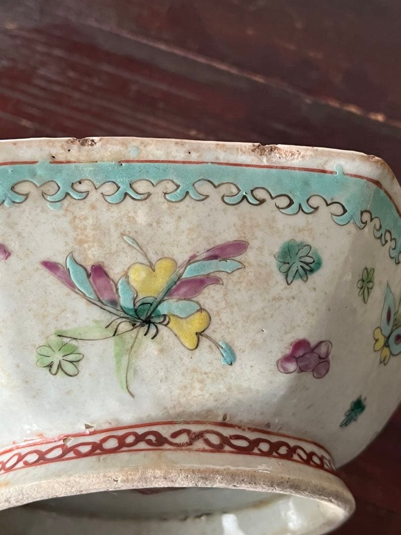 中国骨董　ターコイズブルー　花蝶文様　六角形　高台鉢足付鉢　五彩粉彩　変形菓子鉢