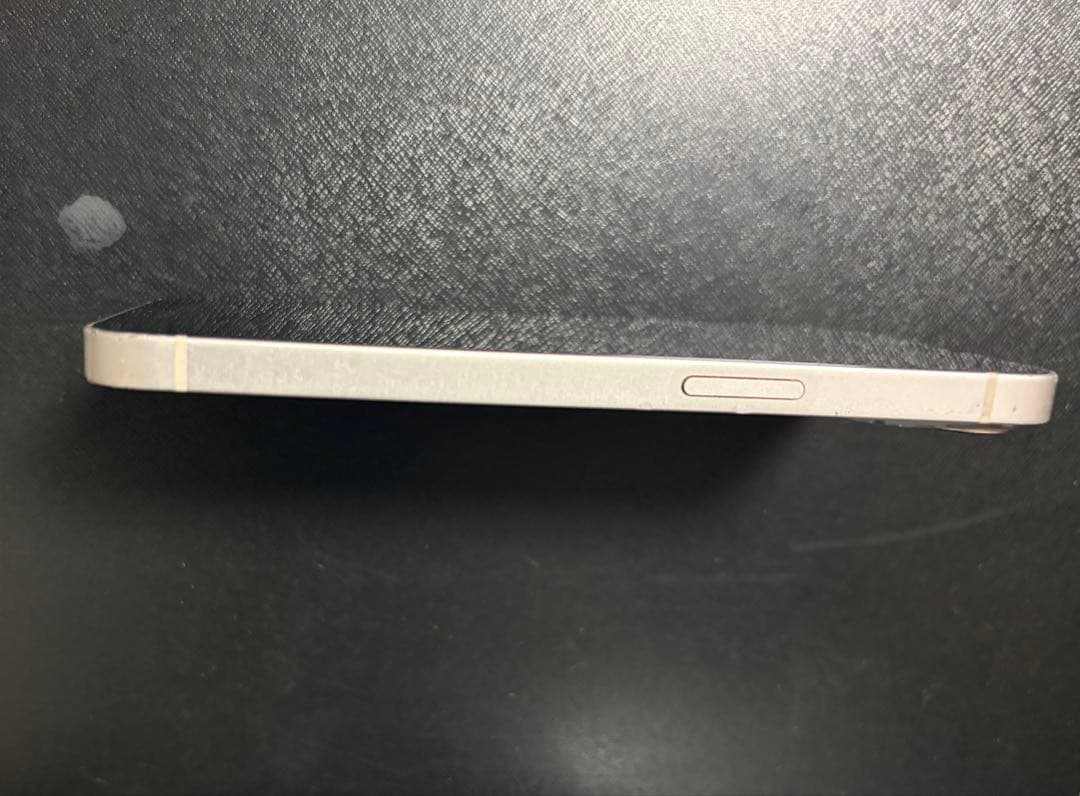 Apple iPhone 13 ホワイト 本体　裏面割れ有り
