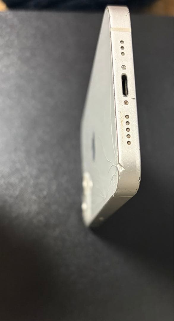 Apple iPhone 13 ホワイト 本体　裏面割れ有り