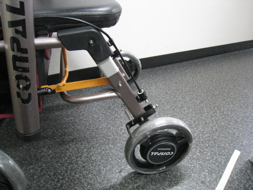 【送料無料】ナブテスコ 前腕支持型歩行車 REHAMO コンパル抑速ブレーキ ②