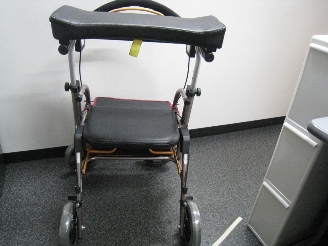 【送料無料】ナブテスコ 前腕支持型歩行車 REHAMO コンパル抑速ブレーキ ②