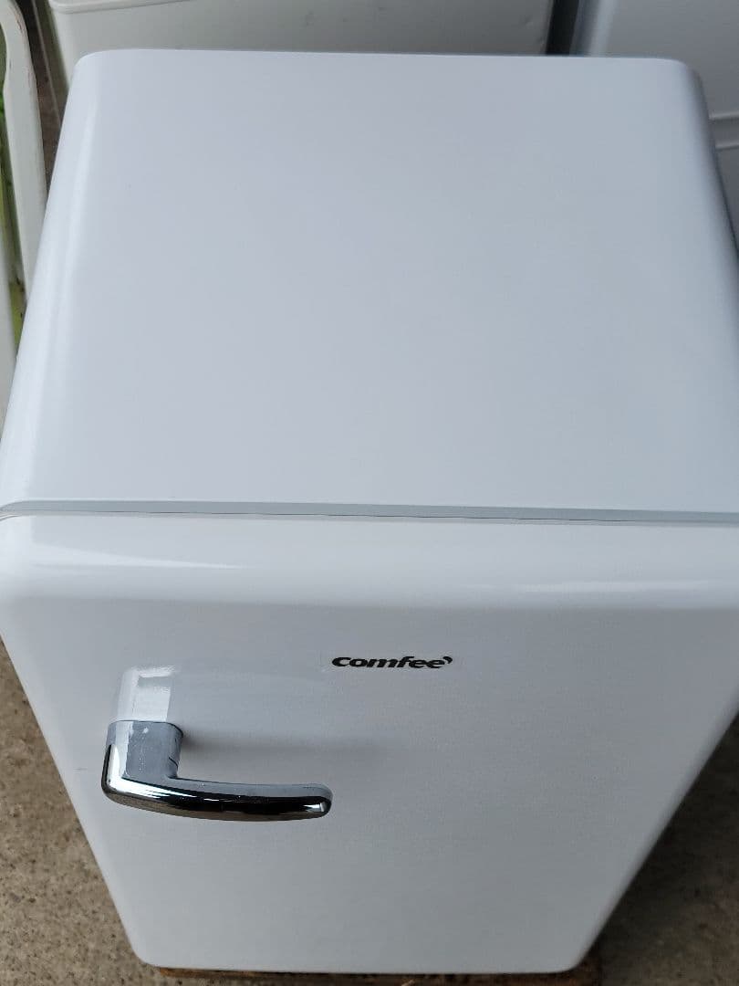 レトロ風 Comfee ノンフロン冷蔵庫 RCD93WHS 93L 2024年製