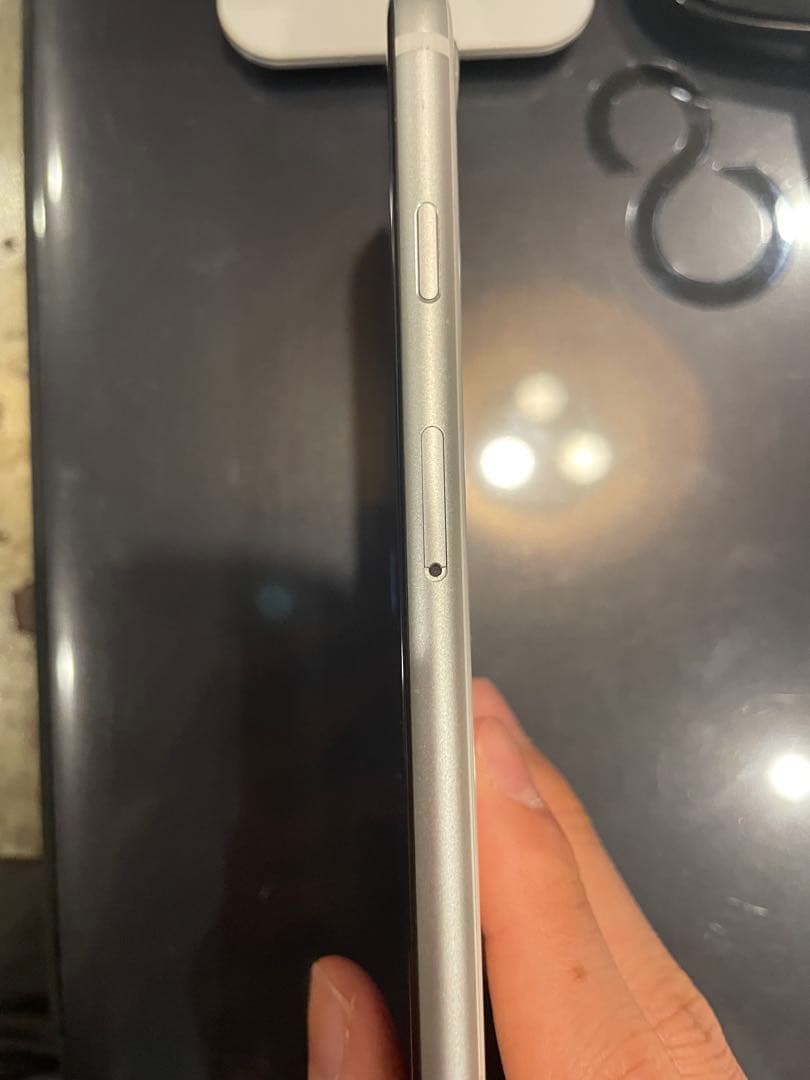iPhoneSE2「第二世代」バッテリー88% 美品　おまけ付き