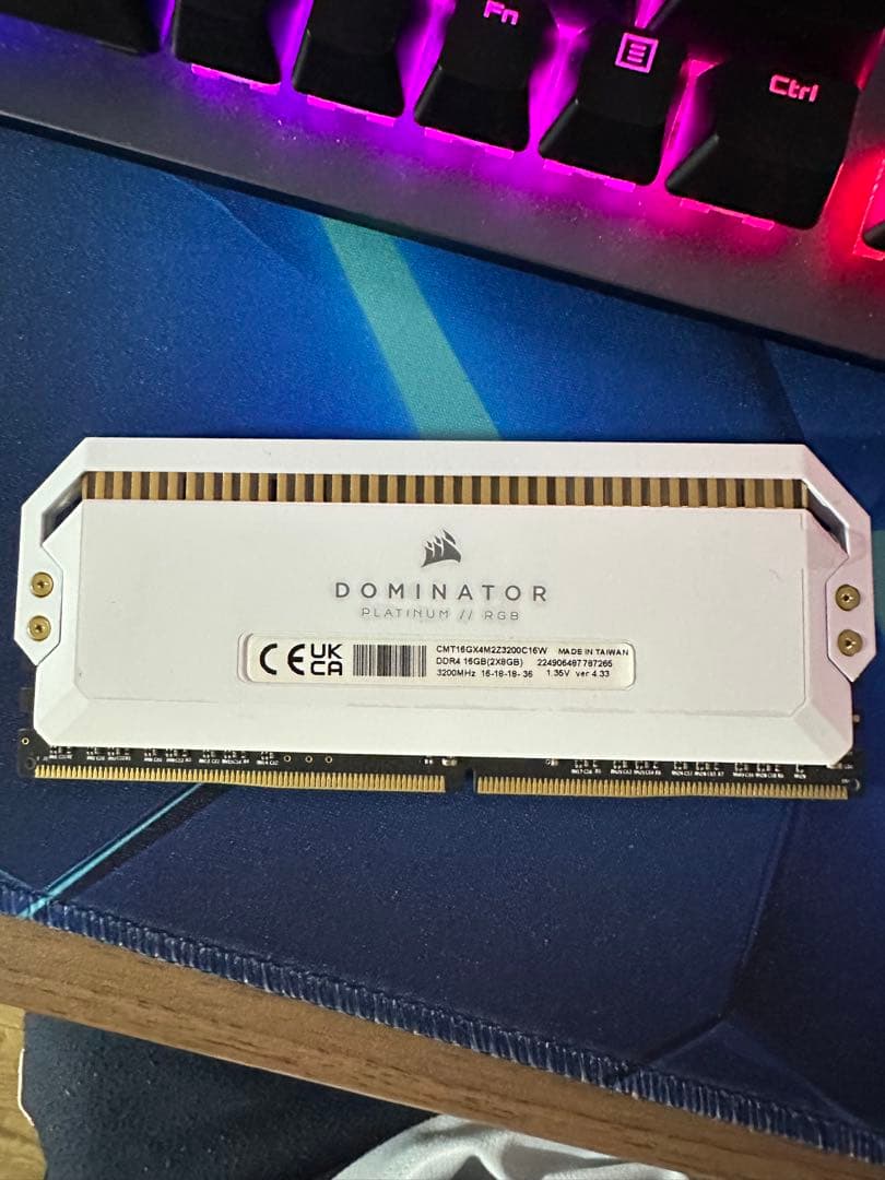 Dominator Platinum DDR4 8GB メモリー ホワイト