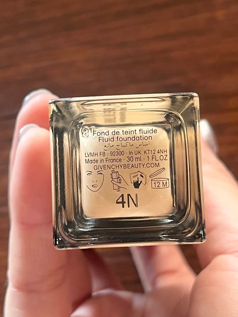 ファンデーション Givenchy Glow Serum Foundation 4N