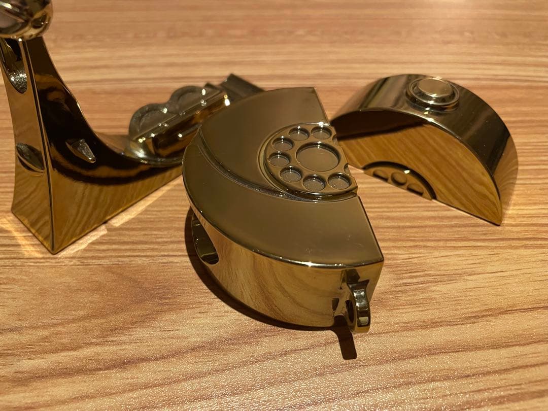 CASETiFY カタツムリ型イヤホンケース ゴールド