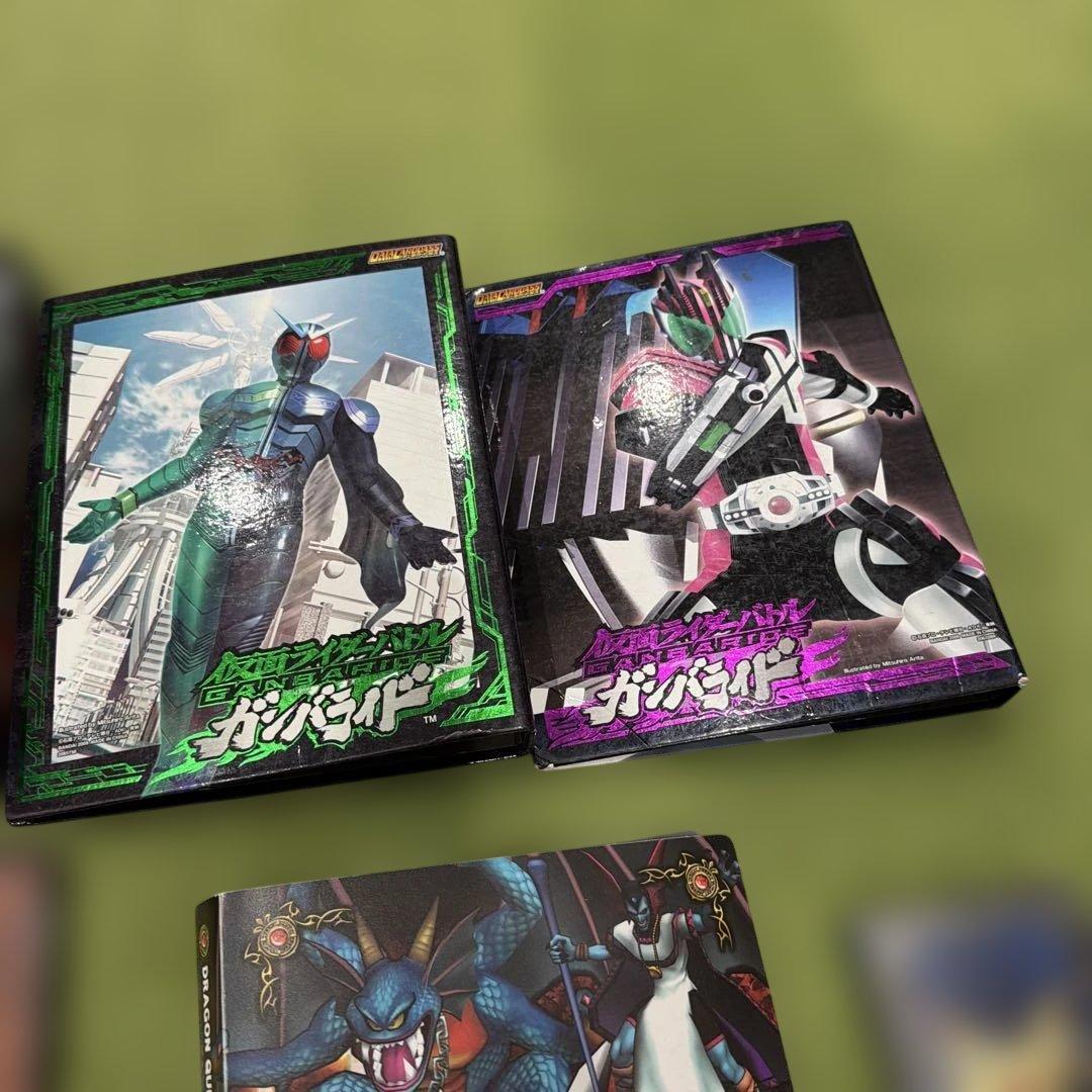 カードホルダーとカードスリーブ