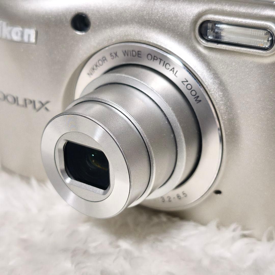 極美品✨ NIKON COOLPIX L28 シルバー 単3電池 デジカメ