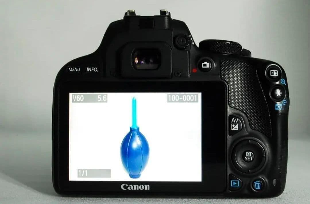 【決算セール】すぐ使える Canon Kiss X7一眼レフカメラ バッグ付き