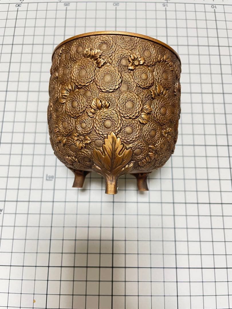 骨董品、香炉、高岡銅器 佐野宏采 万菊香炉 菊花尽くし紋、足３つ。