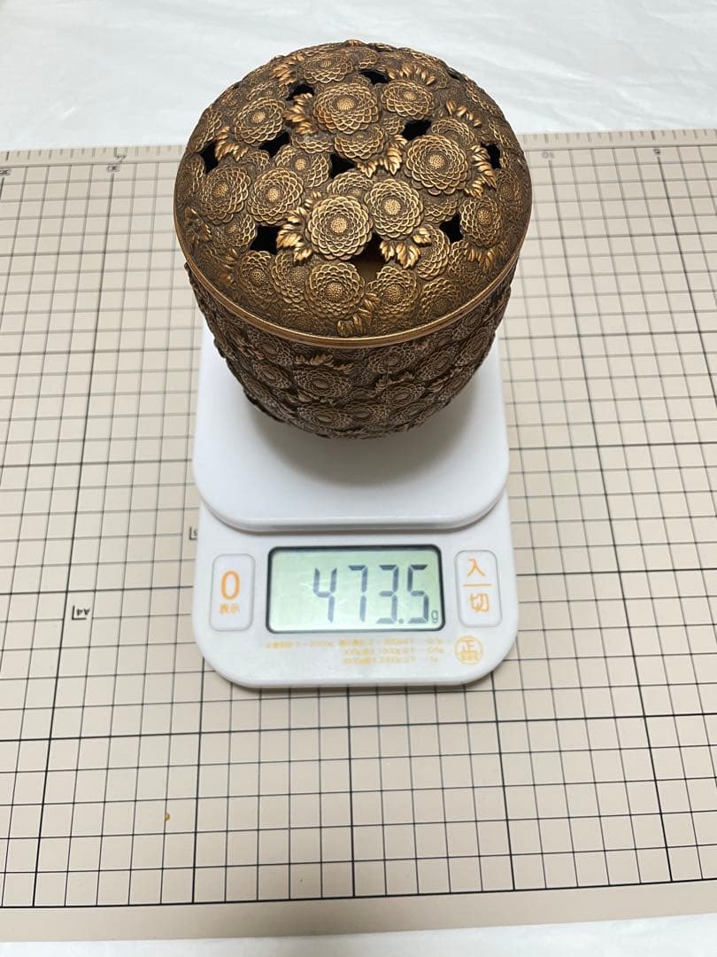 骨董品、香炉、高岡銅器 佐野宏采 万菊香炉 菊花尽くし紋、足３つ。