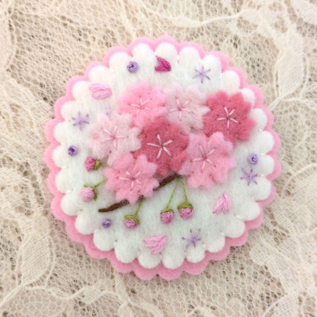 [専用　こり様]刺繍 ブローチ ストラップ フェルト ＊仕上げ前、コメント必須