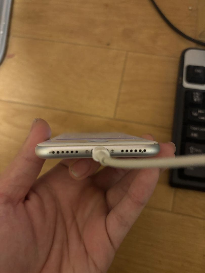 iphone 8 完動品　バッテリー100% simフリー