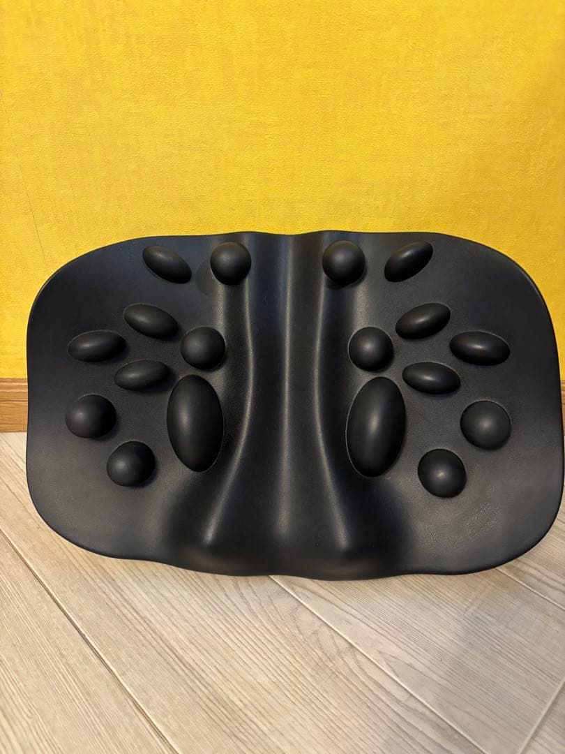 肩甲骨はがしピロー　ブラック　姿勢矯正器具　マッサージ　リラックス　ダイエット