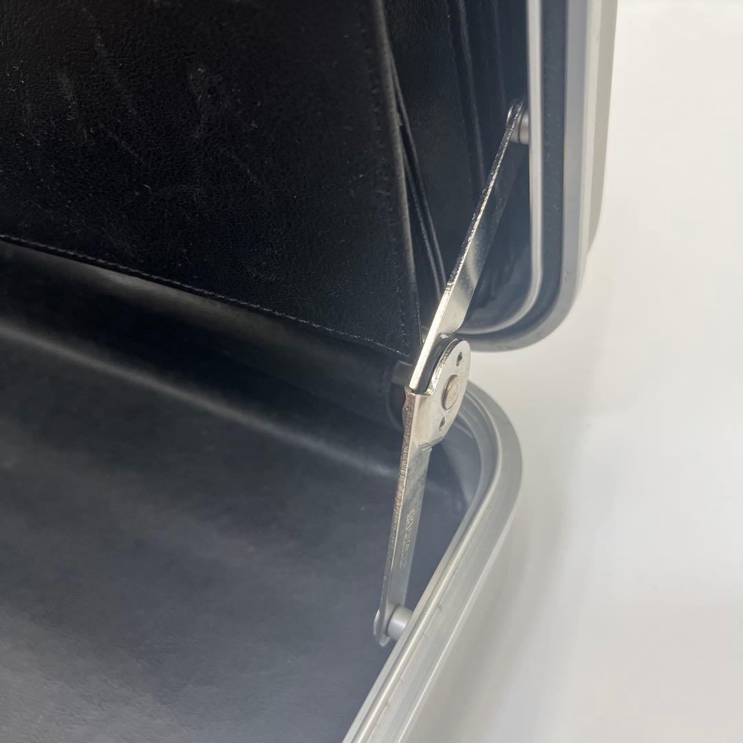 ZERO HALLIBURTON　アタッシュケース　ダイヤルロック