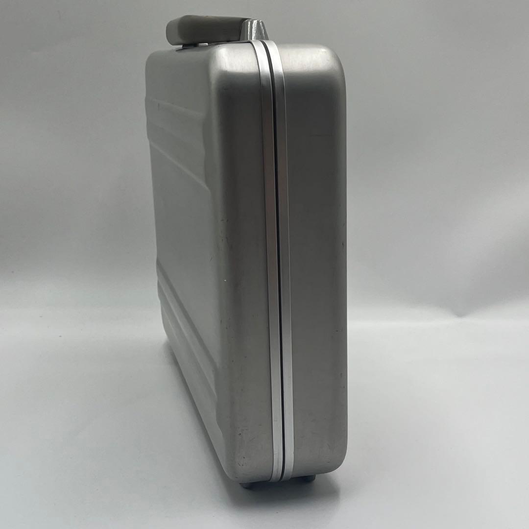 ZERO HALLIBURTON　アタッシュケース　ダイヤルロック