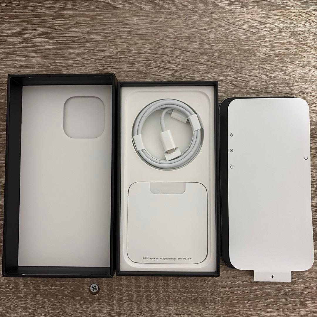 パンピーiPhone 13 Pro 本体 グラファイト　256GB