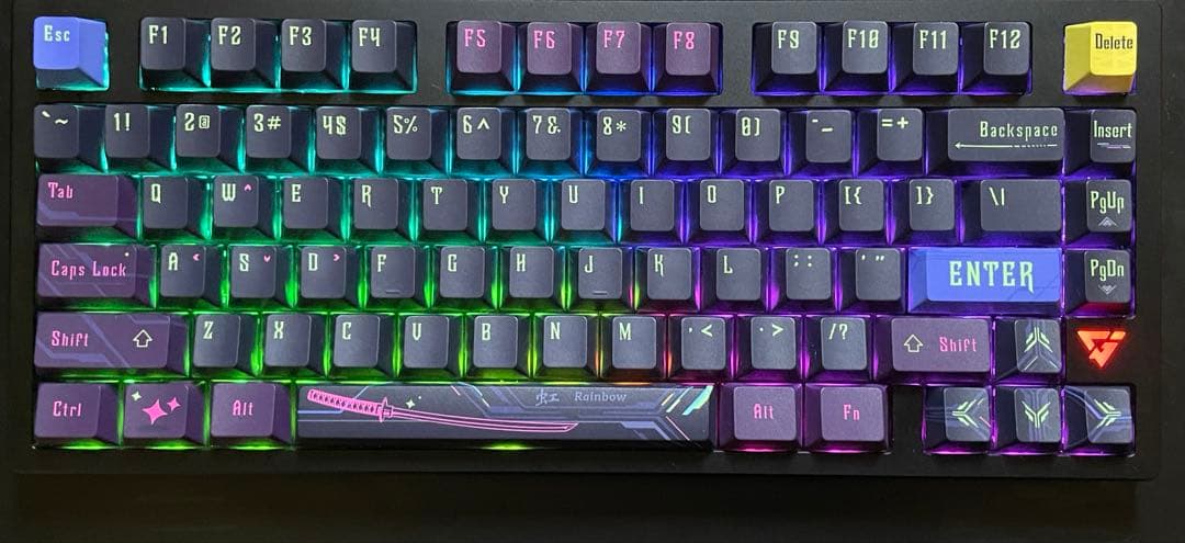 ATK RS7 PRO RGBキーボード本体
