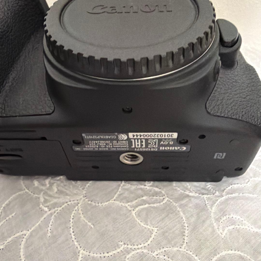 Canon EOS Kiss X8i 一眼レフカメラ 本体