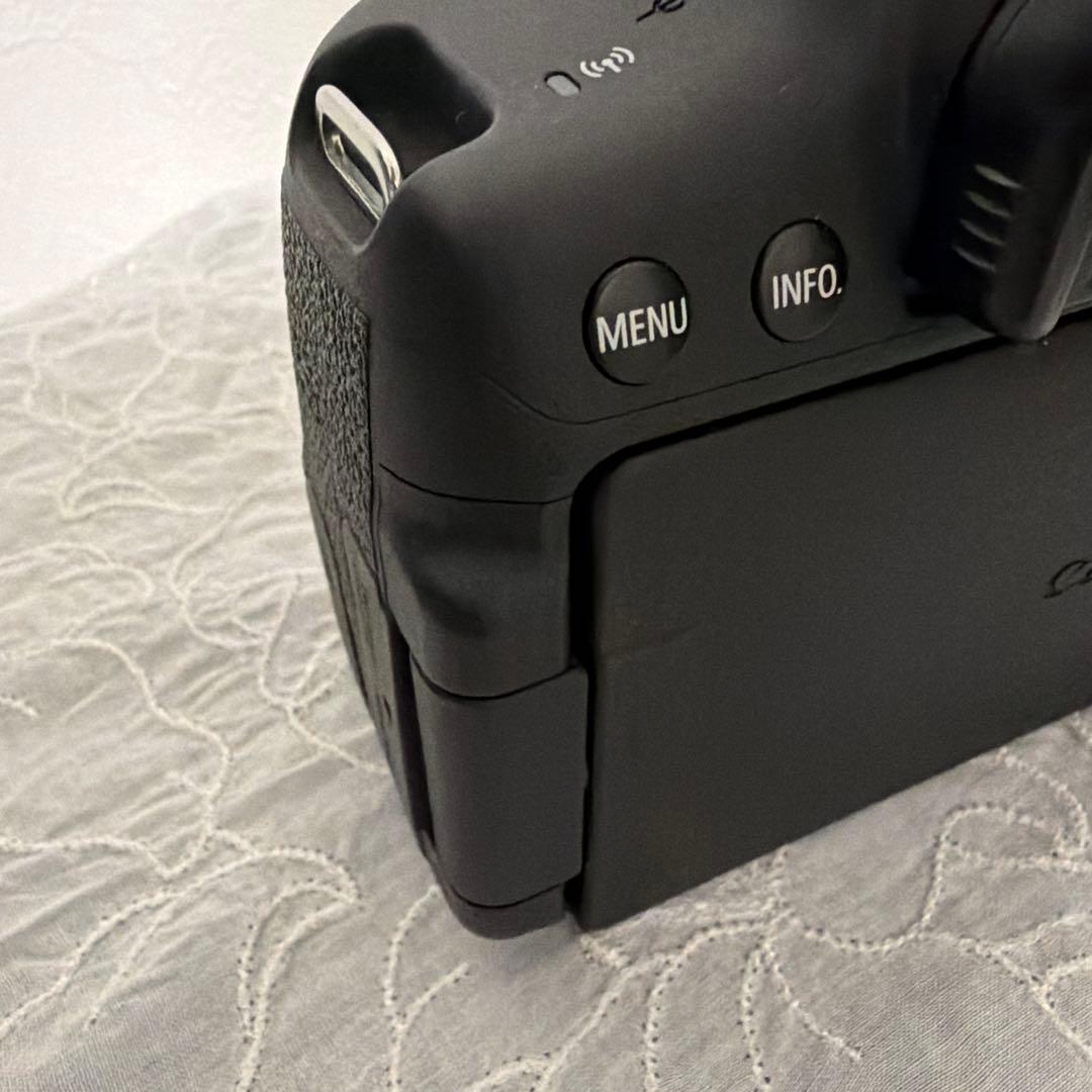 Canon EOS Kiss X8i 一眼レフカメラ 本体