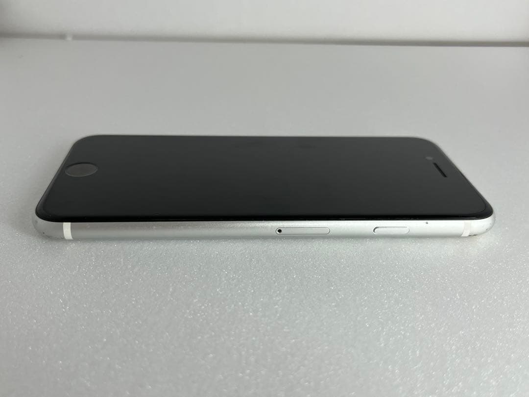 国内版　SIMフリー　iPhoneSE(第二世代)64GB ホワイト色