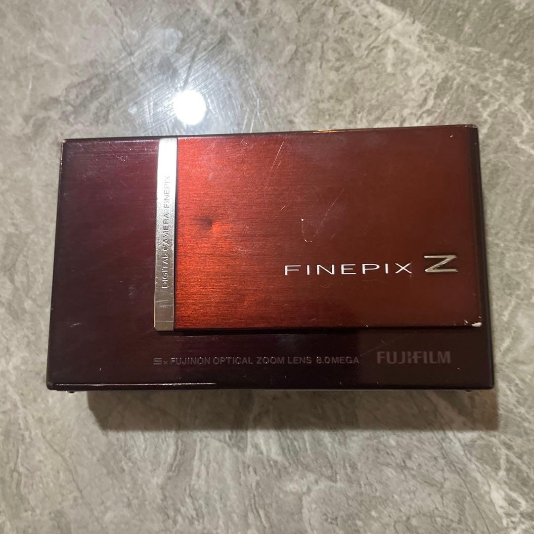 FUJIFILMのコンパクトデジタルカメラ、FinePix Z100fd