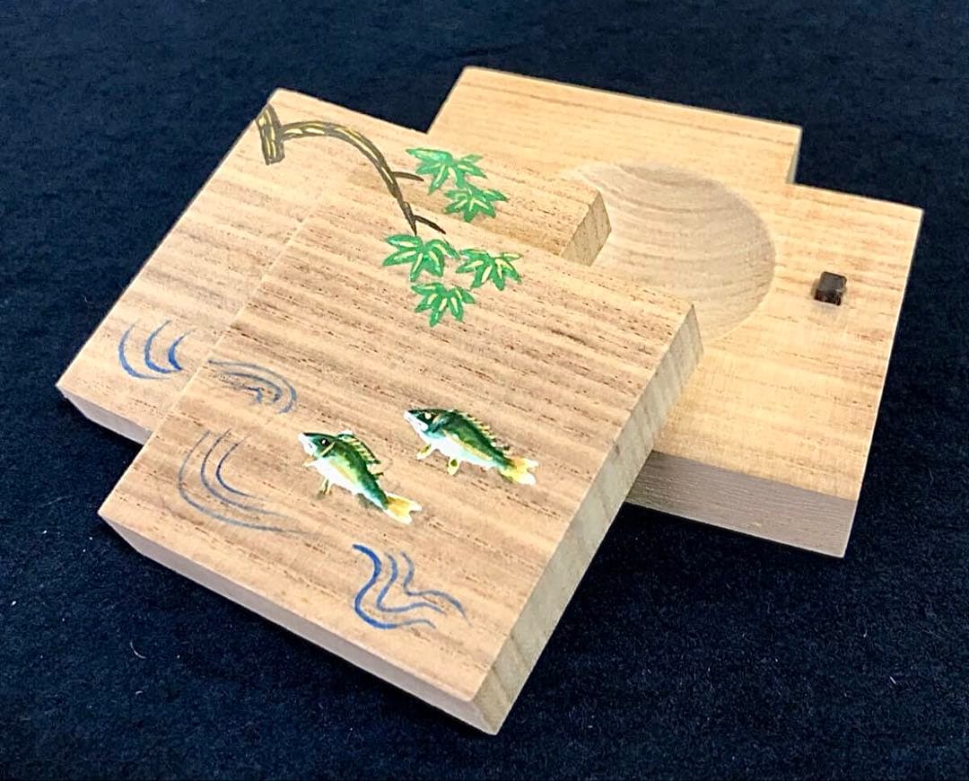【美品】（祖）若鮎之図 桐色紙重 香合 宗廣 共箱 茶道具 (121A①)