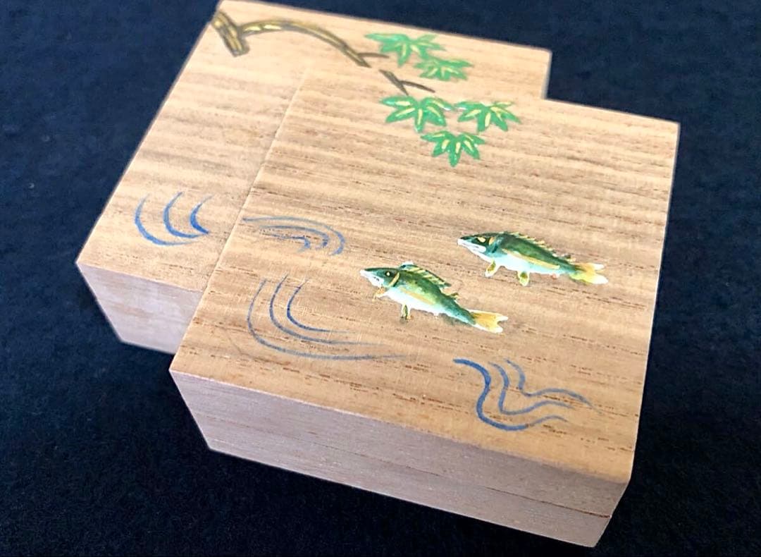 【美品】（祖）若鮎之図 桐色紙重 香合 宗廣 共箱 茶道具 (121A①)