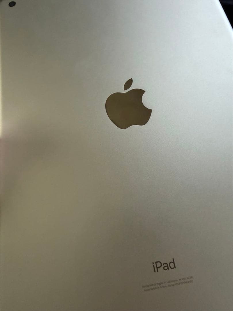 Apple iPad 第8世代　32GB シルバー