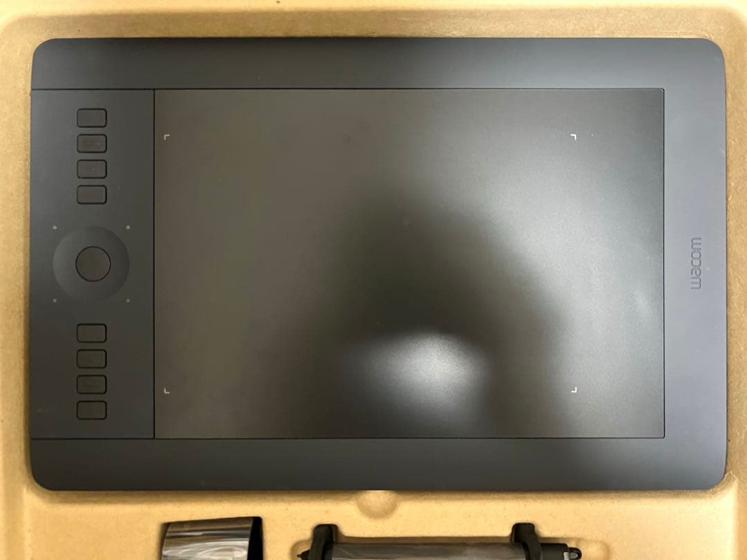 Intuos Pro medium PTH-651/K1 ペンタブレット