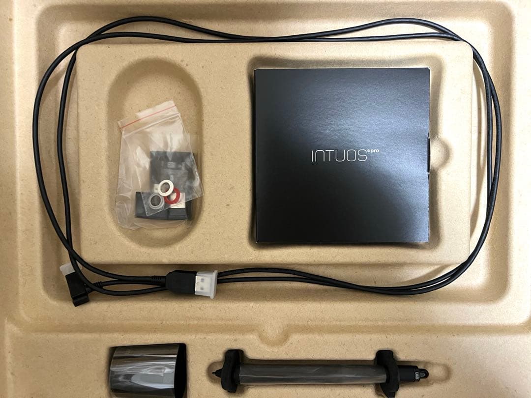 Intuos Pro medium PTH-651/K1 ペンタブレット