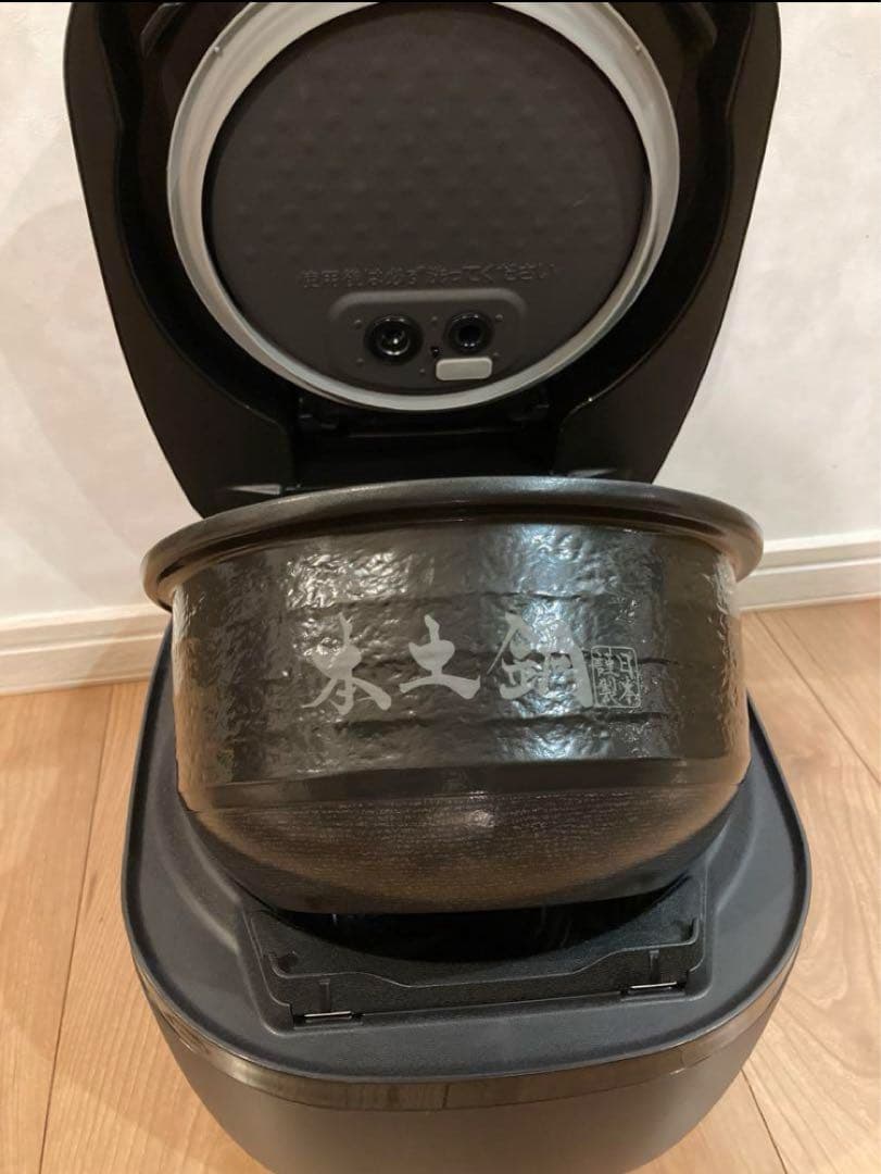 【新品未使用】タイガー 魔法瓶　炊飯器 5.5合 土鍋圧力JPH-J100KM
