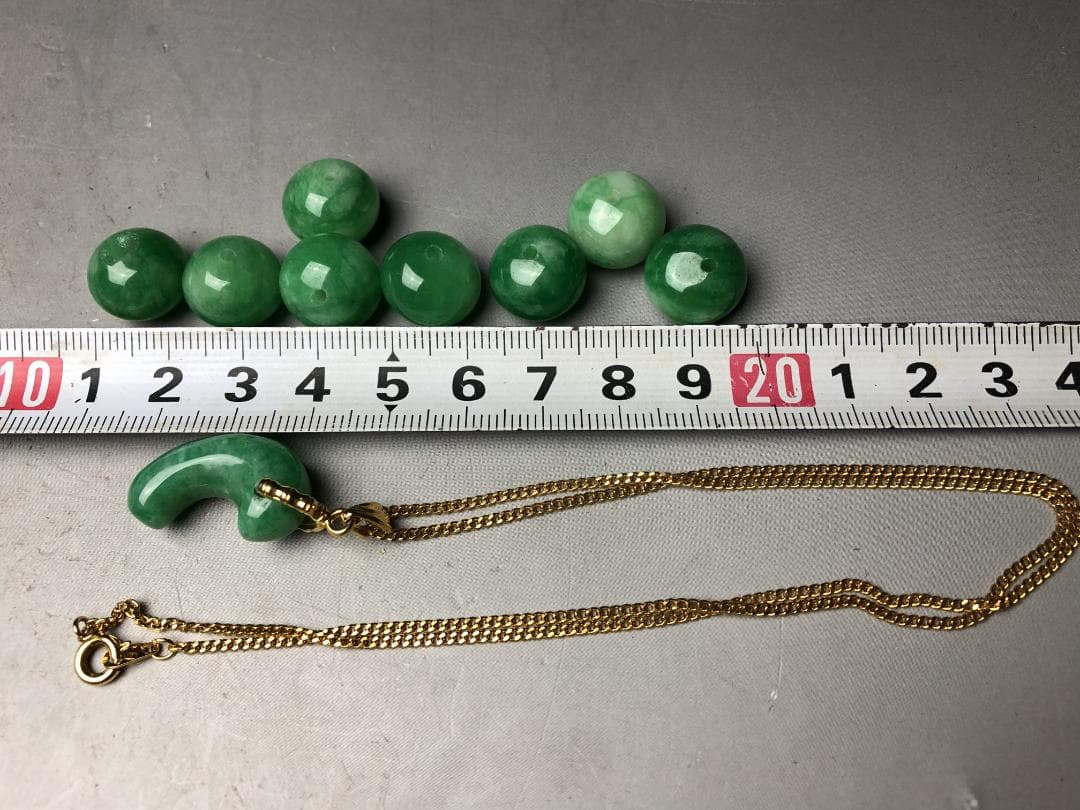 勾玉　翡翠　ヒスイ ペンダント＆ビーズセット パーツ　未使用品　共箱