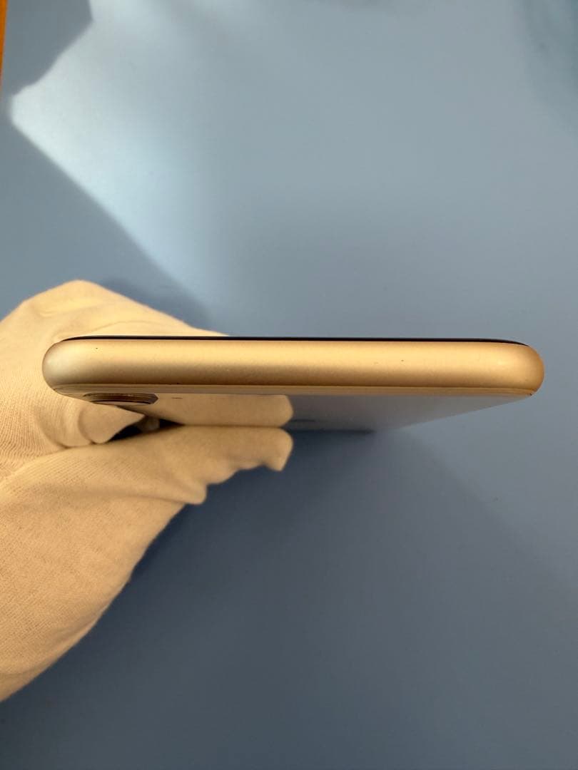 iPhone SE（第3世代）128GB スターライト